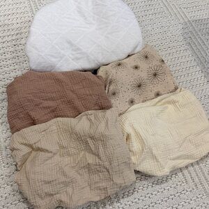 Baby Bassinet Muslin Sheets (4) & Waterproof Sheet (1)